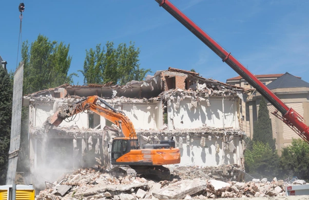 Controlled demolition operation in Dallas Texas showcasing Best Dallas Demolition expertise